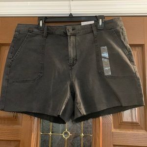 NWT- High Rise- Sonoma - Hits at mid thigh - black stone washed a Size 18